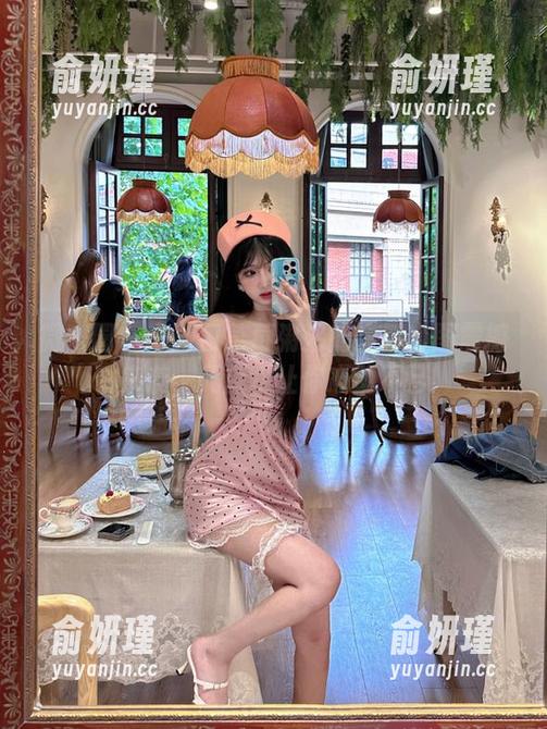 微密圈 - 十万口草莓粥粥的最新套图震撼来袭，死库水让你心动不已
