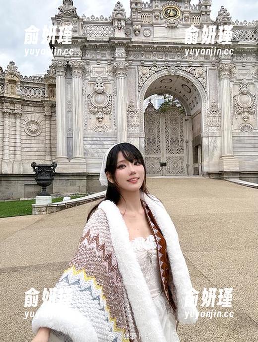 不得不说，卜呦的油亮写真原图资源简直堪比高端时尚杂志的大片