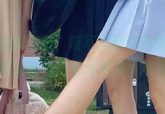 成为视觉探索者，喵写真带你体验眼镜学妹丝足图包的无限魅力与欢乐！
