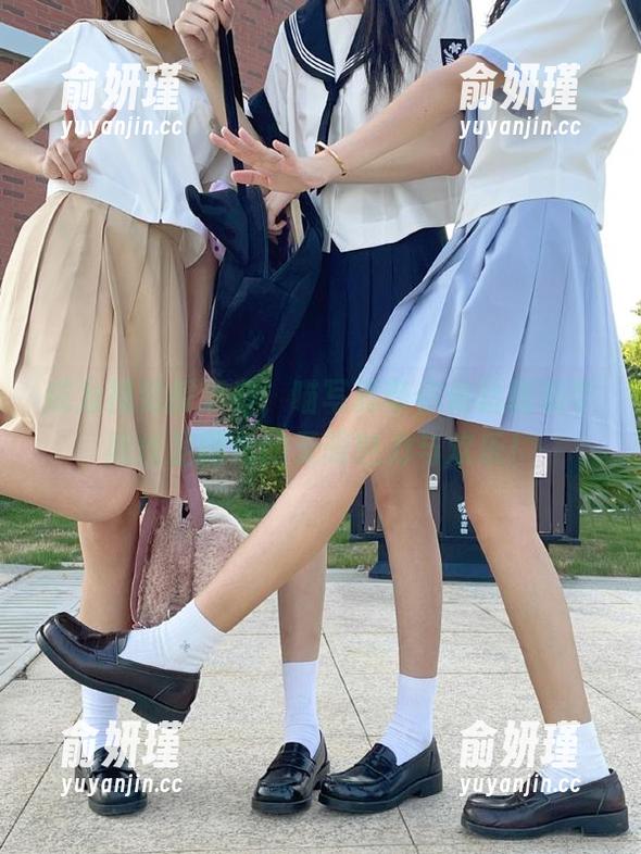 成为视觉探索者，喵写真带你体验眼镜学妹丝足图包的无限魅力与欢乐！