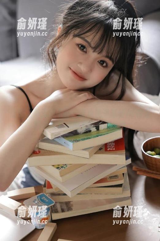 喵糖映画 细节之美无所不在:喵糖映画黑丝JK制服原图与专辑图册的完美呈现