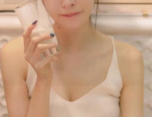 嗲囡囡 – 周大萌女神的写真艺术：绝美套图带你感受不一样的视觉盛宴