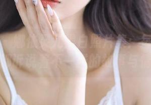嗲囡囡 – 娜依灵儿黑白照片集：每一张写真都诉说着不一样的故事与情感