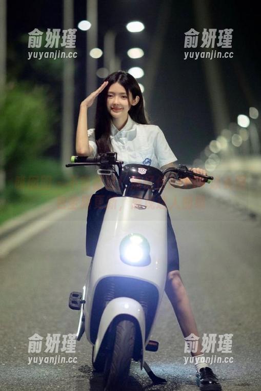 嗲囡囡 - 不容错过！施忆佳KITTY泳衣图包全新更新，展现迷人曲线