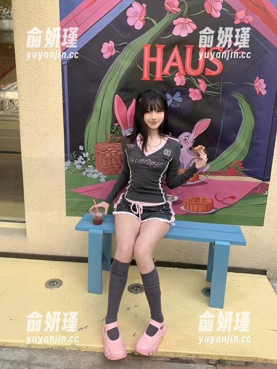 嗲囡囡-芷儿Momoko 嗲囡囡 - 芷儿Momoko居家写真火热上线,免费下载这个秋季的温暖记忆!