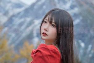 让人心动的高清壁纸：坏露露香宝纯白写真，畅享极致视觉体验