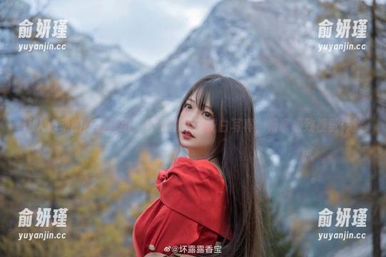 坏露露香宝 让人心动的高清壁纸:坏露露香宝纯白写真,畅享极致视觉体验