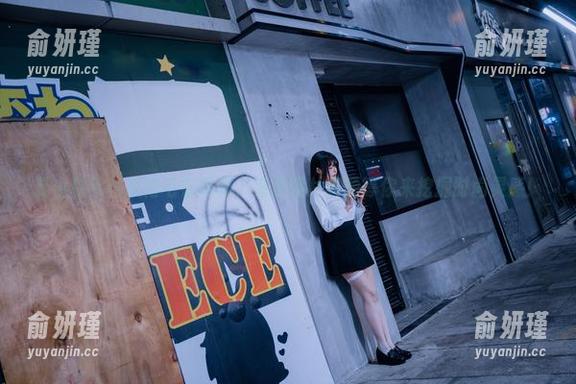 夏小秋秋秋风格毛衣写真，海量图片资源等你来挖掘时尚灵感！