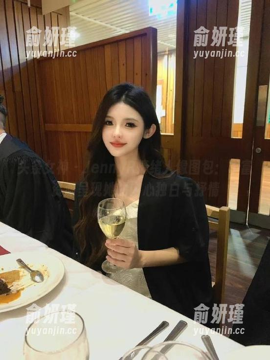 头条女神-JennyR 头条女神 - JennyR情绪人像图包:丰富资源呈现她的内心独白与抒情