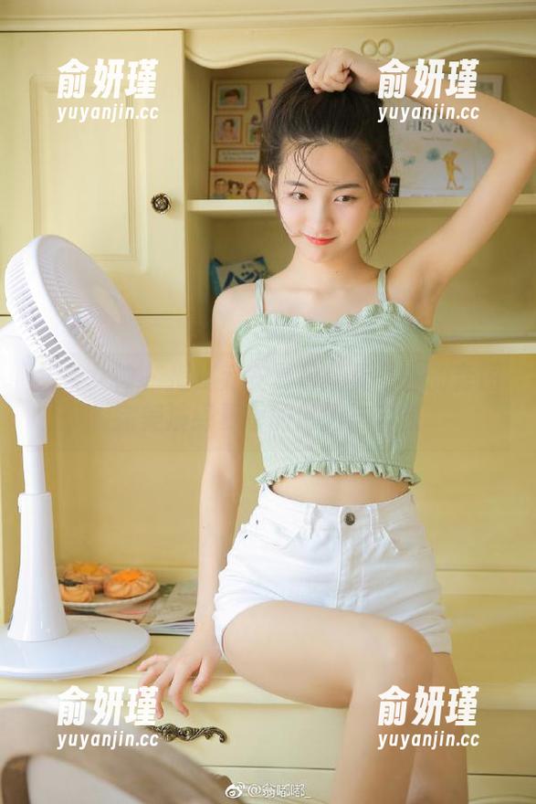 头条女神-乔安 头条女神 - 揭秘乔安夏日:无圣光的套图完美演绎夏季的悠闲与自在