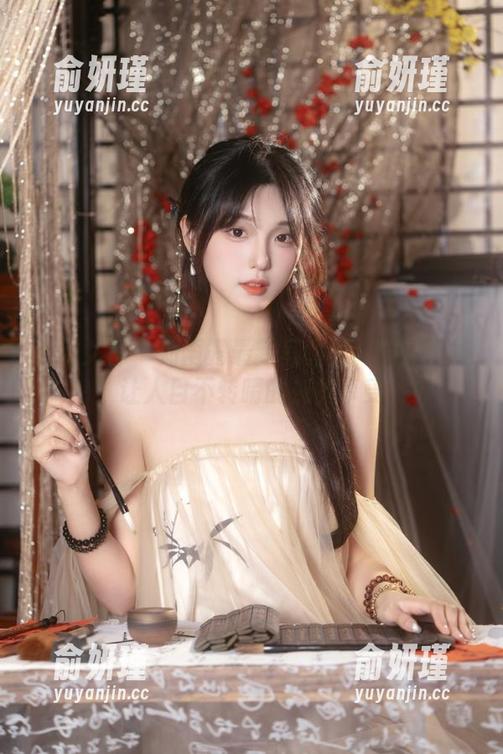 头条女神 - 刘雨露最新写真集：油亮风格，让人目不转睛的视觉享受！