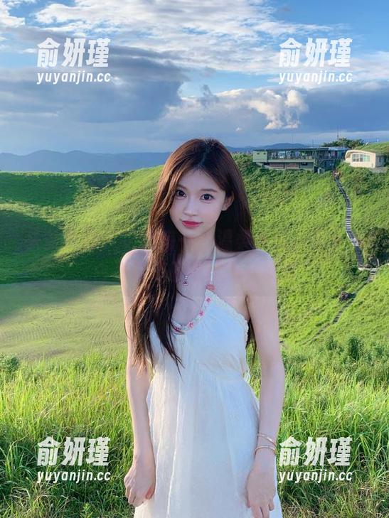 头条女神 - 记录每一个温柔瞬间，小小鱼白裙写真原图的别样风情