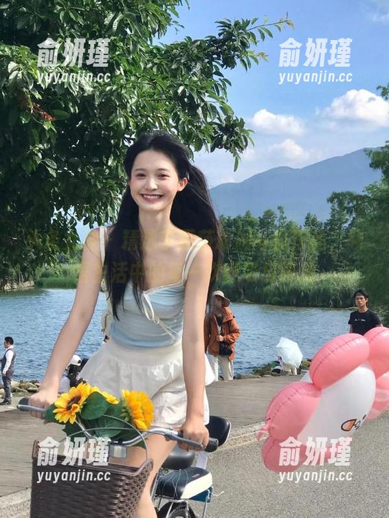 头条女神-李丽莎 头条女神 - 精选李丽莎瑜伽写真作品,领悟生活中的每一次呼吸与释放