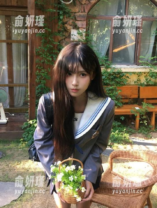 头条女神 - 在李由美的天台，发现无限魅力！精彩图库作品下载等你来拿！
