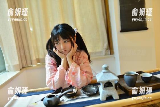 头条女神-李菲儿 头条女神 - 精选私拍合集:李菲儿在厨房中的厨娘揭秘之旅