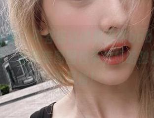 头条女神 – 不容错过的杨漫妮baby裤里丝写真,最新美图图包带你领略独特的时尚风格!