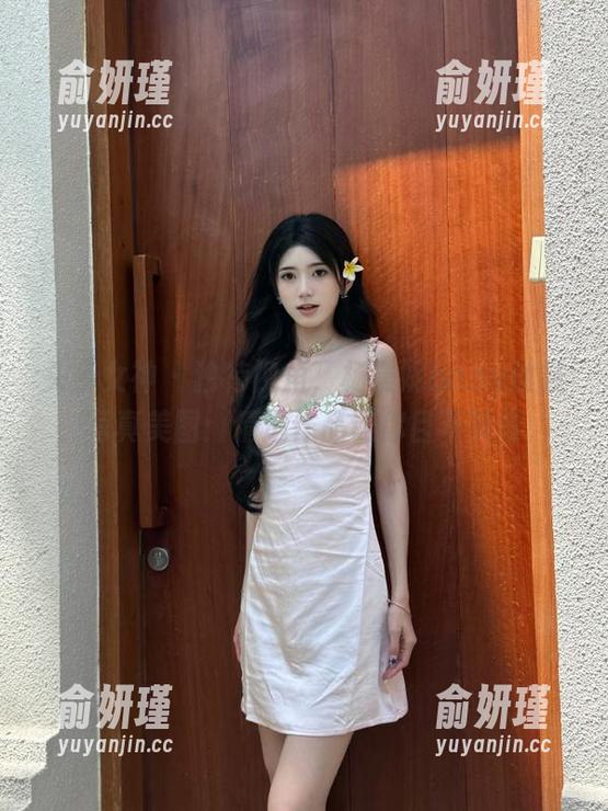头条女神 - 独特视角，杨漫妮baby丝袜写真美图：精选作品让你目不转睛
