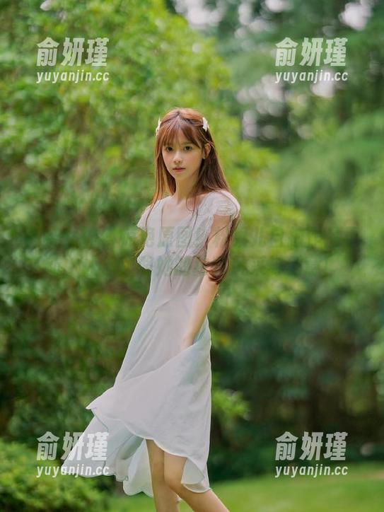 头条女神 - 惊艳原图！松果儿自拍作品更新，让你领略她的独特风采与创意！