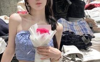 头条女神 – 火儿独特校服写真,免费享受视觉盛宴的下载