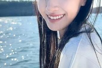头条女神 – 童安琪写真图集里的秘密:让我们一起揭开她的美丽面纱