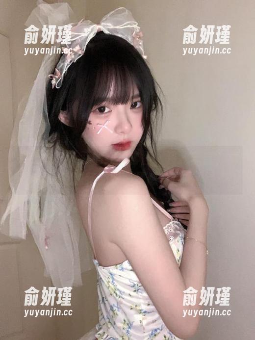 头条女神-蔡楠 头条女神 - 蔡楠红裙套图,资源丰富,展现她独特的时尚灵感与风格!