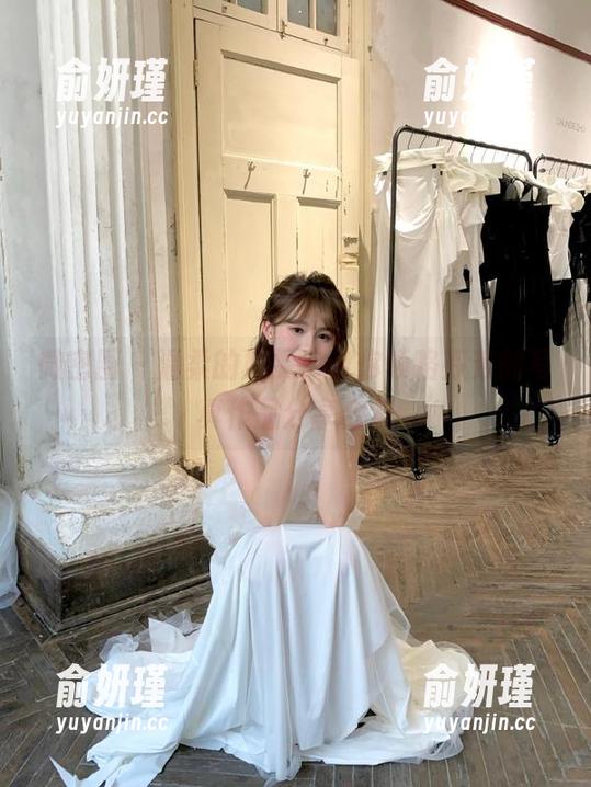 奶雯 微密圈 - 温柔的奶雯,带你领略芬芳的写真作品分享合集