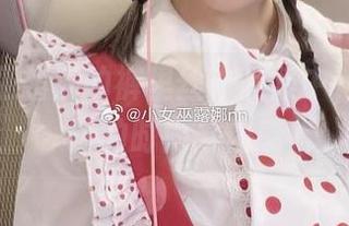 从小女巫露娜的裤里丝作品集中,感受精选的时尚与性感
