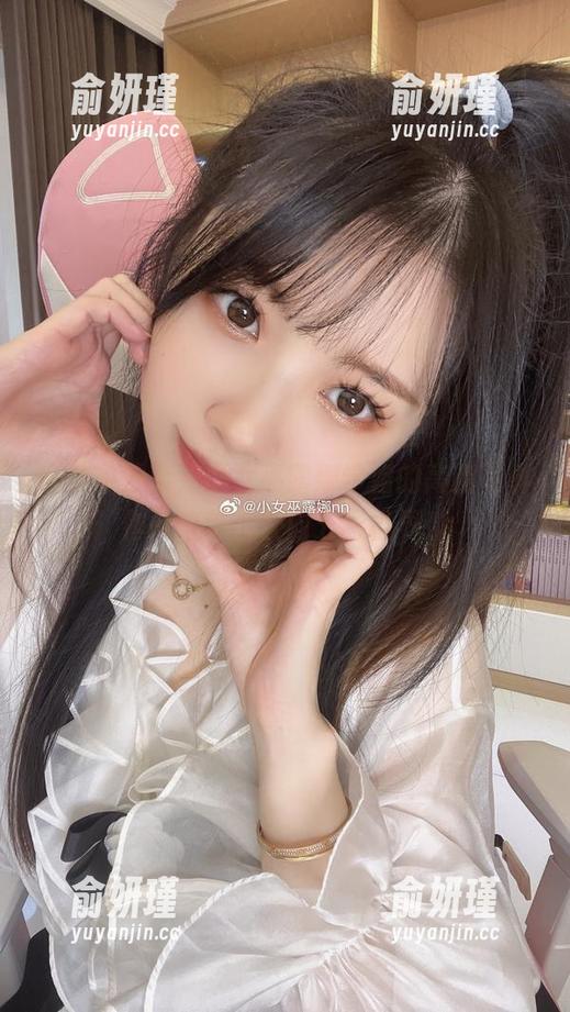 小女巫露娜 在梦中漫步,小女巫露娜学姐的高清写真作品集带你驶向五彩世界!