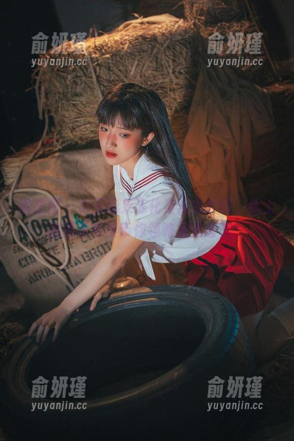 小玉吃果冻 微密圈 - 小玉吃果冻化身紫色梦幻,献上高清写真集带你领略视觉盛宴!
