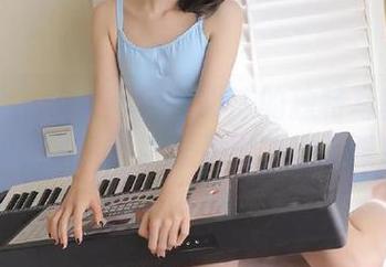 微密圈 – 探索小玉吃果冻的独特写真:豹纹带尾巴,点击免费下载享受无限魅力!