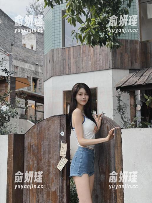 小玉吃果冻 微密圈 - 小玉吃果冻在线分享白衬衫作品,让你瞬间变身时尚达人!