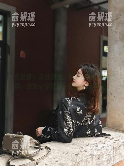 少女秩序 - 在线图集：短裙撩妹实力派小满，绝对让你眼前一亮的创新风格！