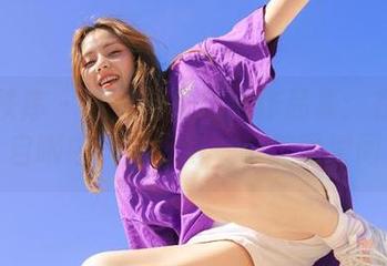 少女秩序 – 小鱼浴室精选作品集：在幽默自嘲中，捕捉每一个美丽瞬间