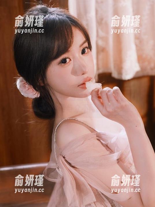 尤果网-Mikka涵涵 尤果网 - Mikka涵涵的裸足世界:私拍美图带你体验与众不同的自然之美