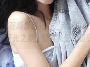 尤果网 – 在摄影时光中,乔依琳镂空作品尽显无圣光之美,引领视觉的极致享受