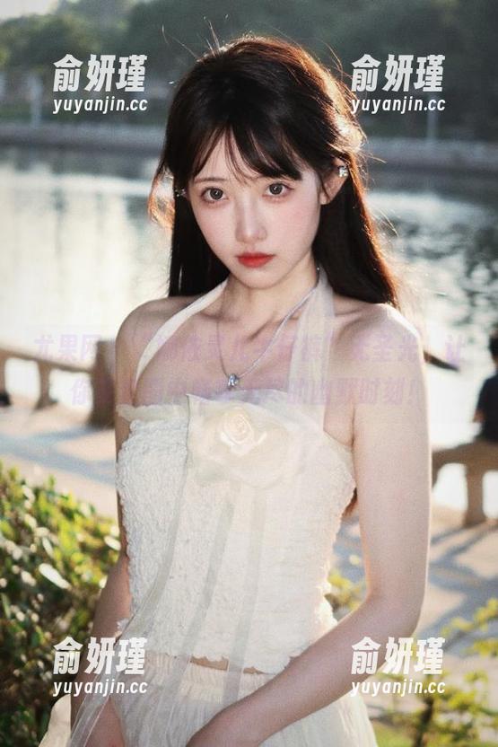 尤果网-娜依灵儿 尤果网 - “娜依灵儿牛仔裤”无圣光,让你在套图中畅享无尽的幽默时刻!