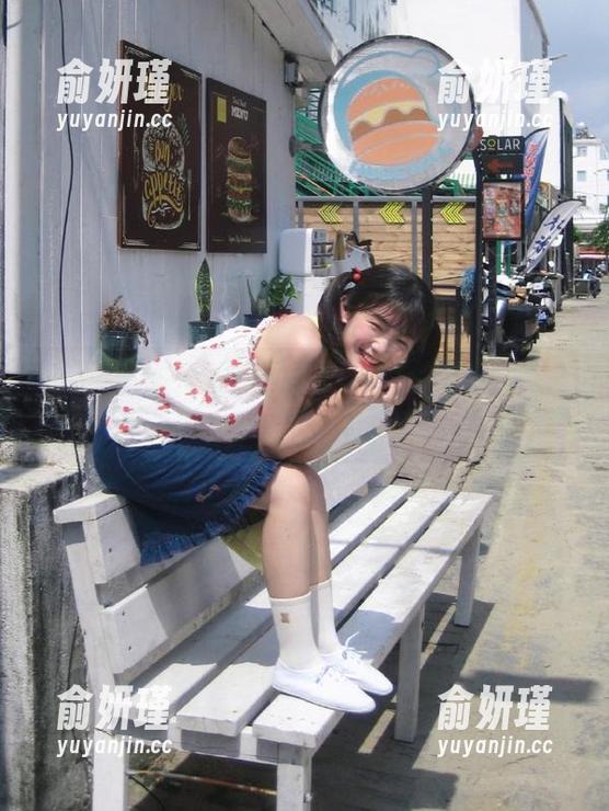尤果网 - 心儿带来的高清眼镜写真资源，点亮你的生活点滴