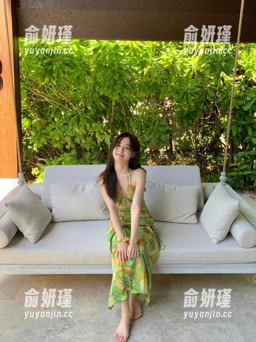 尤果网-田梓茵 尤果网 - 田梓茵海边写真中的清新气息,精美资源让你一见倾心