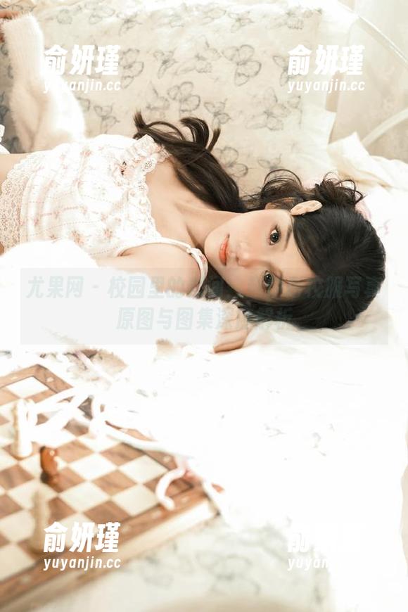 尤果网-赵伊彤 尤果网 - 校园里的瞬间:赵伊彤校服写真原图与图集深度解析