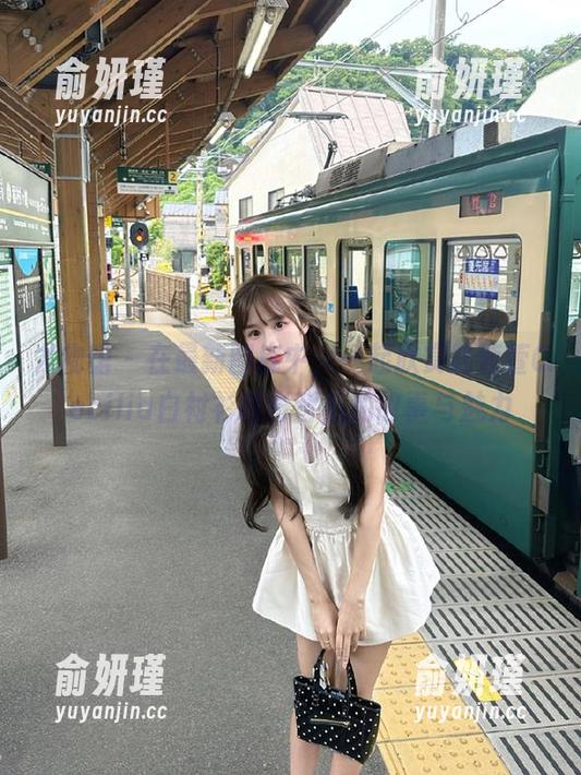 尤物馆-陆萱萱Cecilia 尤物馆 - 在最新图库中,一起欣赏陆萱萱Cecilia白衬衫摄影背后的故事与魅力