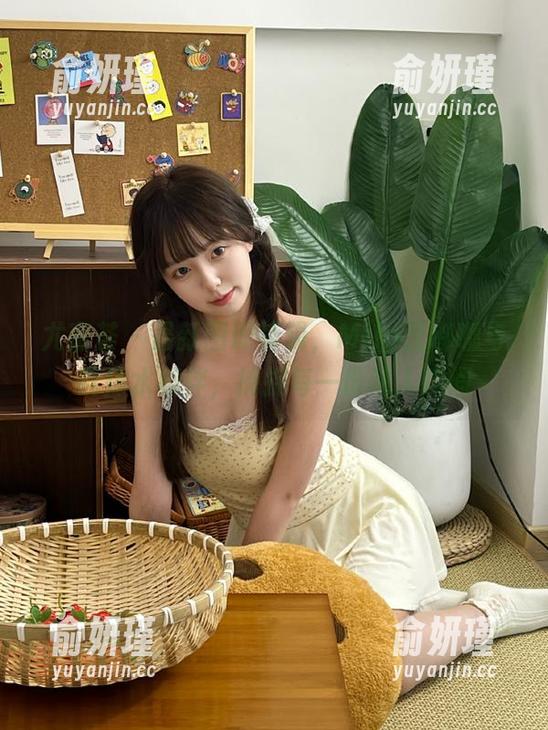 尤蜜荟-Mila豆嘟嘟 尤蜜荟 - 最新图册特辑,Mila豆嘟嘟与死库水相伴,捕捉每一份动人瞬间