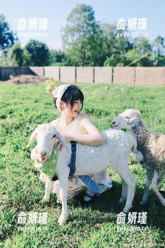 独特视角下的“幼爱youmeko黑丝眼镜”作品，尽享美图与壁纸的盛宴