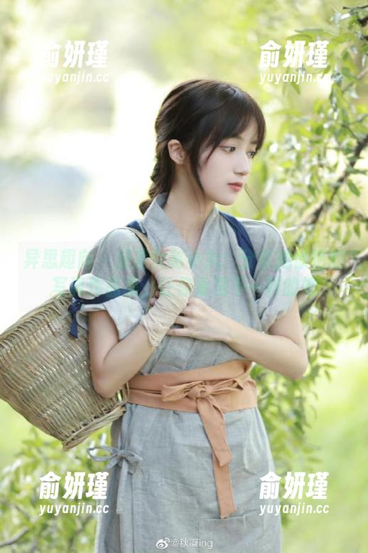 异思趣向 - 反差女秘小九：分享她惊艳的写真作品集，让你看见不一样的她