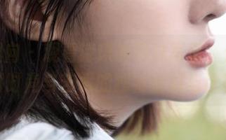 异思趣向 – 观看诗琪的网袜写真，体验她对时尚与艺术的独特理解与诠释