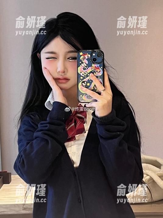 您的蛋蛋 “您的蛋蛋”带你领略:侧露旗袍美图,惊艳与幽默双重享受!