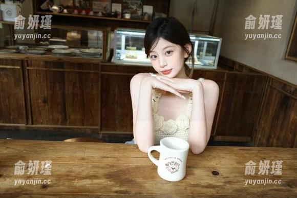 不容错过的视觉享受，慕丝女郎176模特套图丰富写真资源等你来探