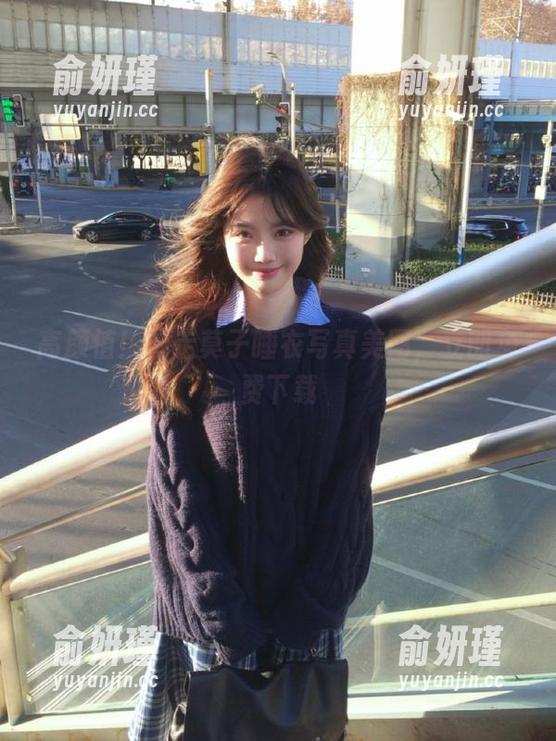 高颜值！抱走莫子睡衣写真美图，立即免费下载