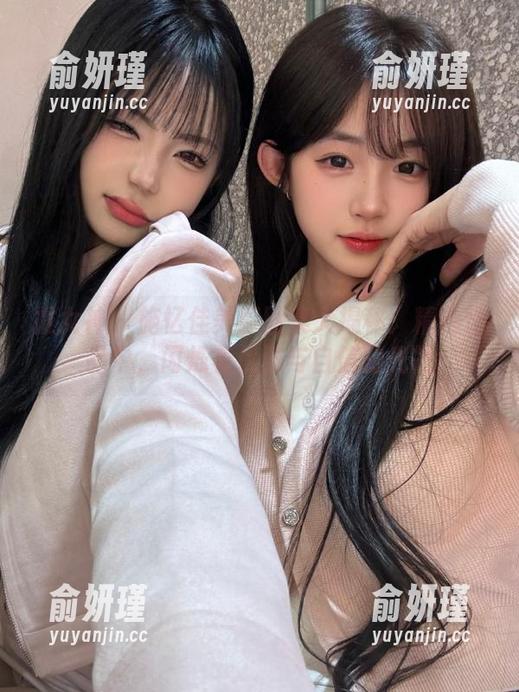 推女神 - 施忆佳美脚图集大揭秘：精选作品中，闪烁着优雅与自信的光芒