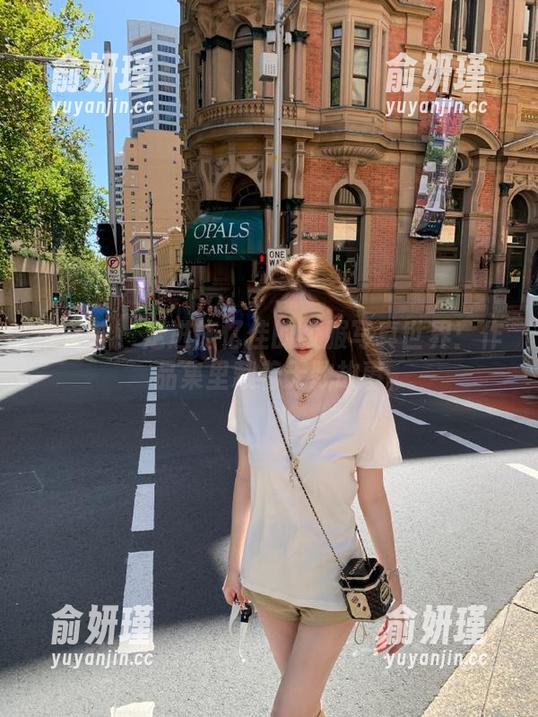 推女神-施忆佳 推女神 - 走进施忆佳的校服写真世界:作品集里藏着无数故事