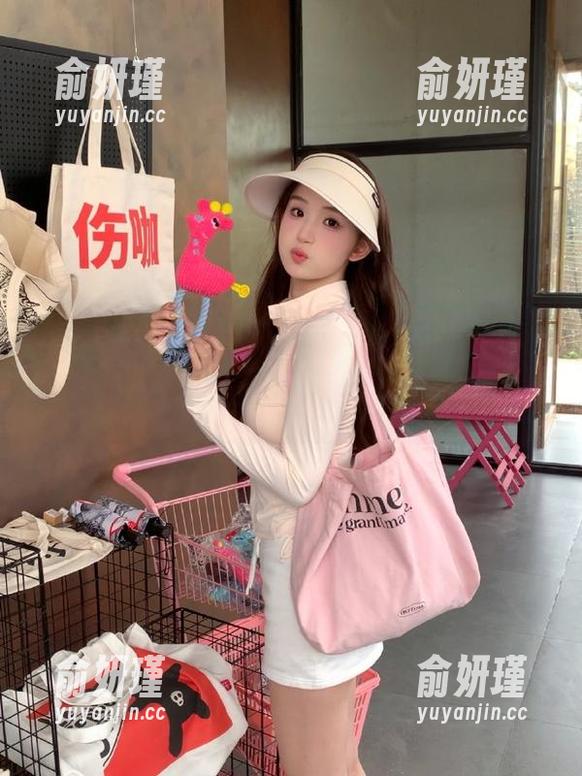 星颜社 - Vily豆豆的无圣光连衣裙套图，带你领略别样的青春风采